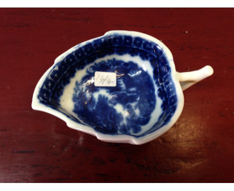 Caughley leaf dish with Fisherman pattern c1785 handle a/f