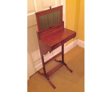 Delightful Georgian mahogany side table/firescreen of small proportions