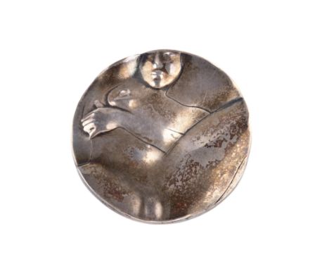 Eddie Samuels (1941) A white metal buckle or plaque, nude, 6.5cm diameter Provenance: Alan Winston (1930-2021) primitive arts