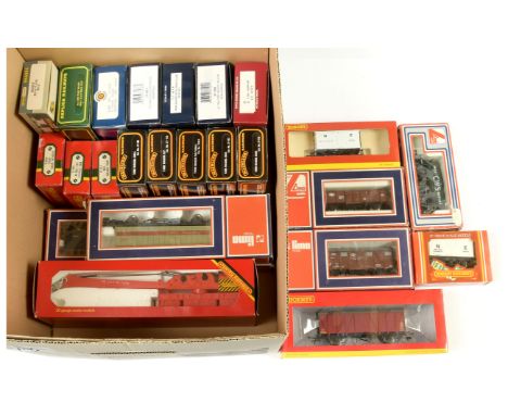 OO Gauge Goods Wagons comprising Hornby (China) R61880 NE white livery Refrigerator Van, R6641 BR maroon CCT Van, Wrenn W4324