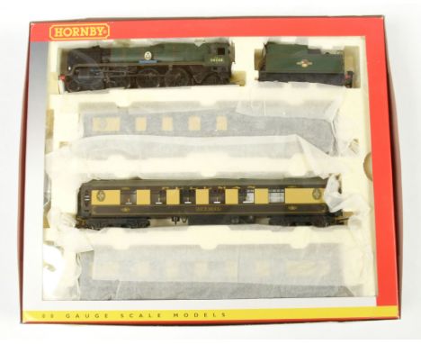 Hornby (China) R2886M (limited edition) "Cunarder" Train pack containing 4-6-2 BR green rebuilt Battle of Britain Class Loco 
