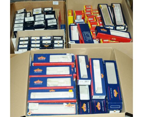 Hornby / Bachmann OO Gauge large quantity of empty Wagon and Coach boxes and includes some 60+ Hornby boxes and a 130+ Bachma