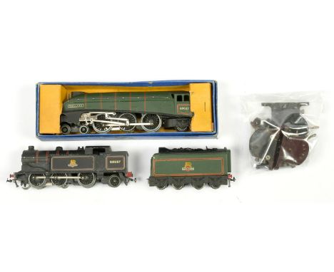 Hornby Dublo 3-rail Locos and Accessories comprising 3211 4-6-2 BR green A4 Class No.60022 "Mallard", condition Good to Good 