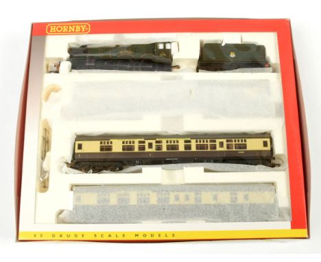 Hornby (China) R2364M (limited edition) "The Torbay Express" train pack containing 4-6-0 BR green Castle Class Loco No.5038 "