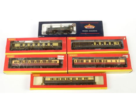 OO Gauge Loco and Passenger Coaches comprising Bachmann 32-003 4-6-0 GWR lined green Hall Class Loco No.4936 "Kinlet Hall", H
