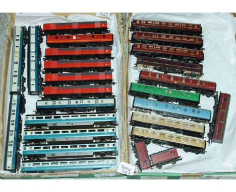 Hornby / Lima and other commercial manufacturers OO Gauge group of Passenger Coaches consisting blue/grey Intercity x 4, blue