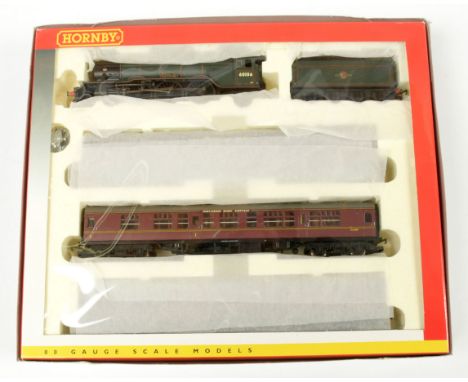 Hornby (China) R2195M (limited edition) The Master Cutler Train pack containing 4-6-2 BR green A3 Class Loco No.60106 "Flying