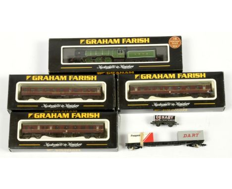 N Gauge Loco and Rolling Stock comprising Graham Farish (by Bachmann) 372-379 4-6-2 LNER lined apple green A3 Class Loco No.4
