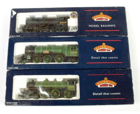 Bachmann OO Gauge LNER Steam Locos comprising 31-560 2-6-2 lined apple green V2 Class No.4806 "The Green Howard", 31-707 4-6-