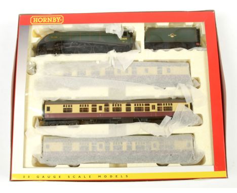 Hornby (China) R2794M (limited edition) "The Heart of Midlothian" Train pack containing 4-6-2 BR green A4 Class Loco No.60025