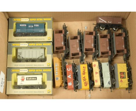 Wrenn Goods Wagons comprising W5050 North Sea Fish Van, W4625 20-ton Bulk Grain and W4320P Eskimo Foods Refrigerator Van, Bul