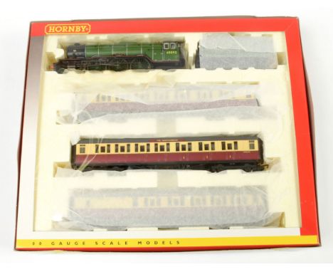 Hornby (China) R2363M (limited edition) "The Northumbrian" Train pack containing 4-6-2 lined apple green A3 Class Loco No.600