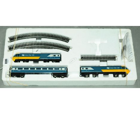 OO gauge Hornby Intercity 125 set comprising power and dummy power car together with Mark 3 2nd open coach. maintenance leafl