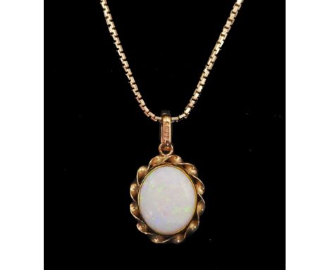 9ct gold oval opal pendant necklace, hallmarkedCondition Report:Chain approx 4.35gm, length = 46cm, pendant approx 1.95gm, le