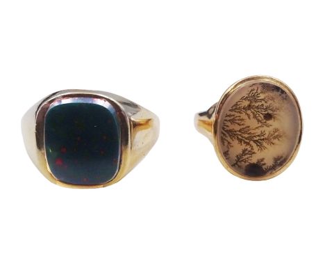 9ct rose gold moss agate signet ring and a later 9ct bloodstone signet ring, hallmarkedCondition Report:Approx 7.45gm, moss a