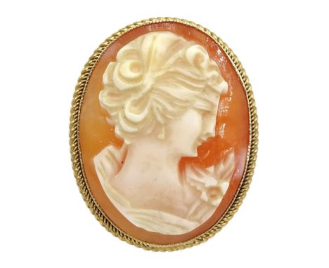 9ct gold oval shell cameo broochCondition Report:Approx 5.3gm (back pin not gold), tested 9ct, length = 26mm, hairline crack 