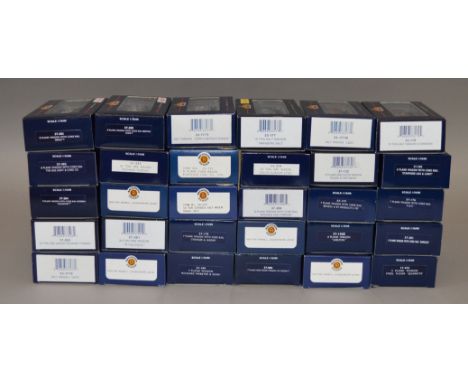 OO Gauge. Bachmann 30 x assorted private owner & salt wagons. All VG boxed.