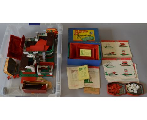 A good quantity of unboxed Bayko building parts, some part assembled on a green base, together with a boxed 2X Converting Set