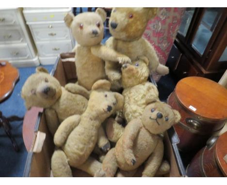 A tray containing 6 vintage teddy bears 
