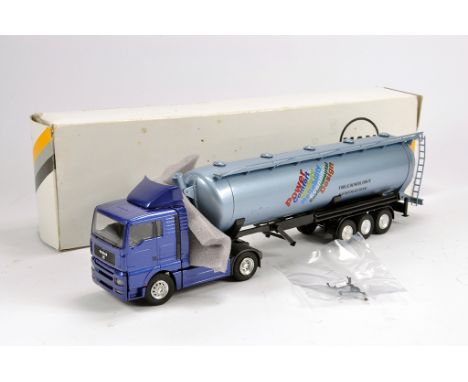 Conrad 1/50 MAN and Tanker Set. NM to M in Box.