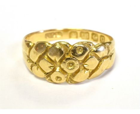 18CT GOLD DRESS RING The tapered band featuring an engraved patterned centre, hallmarked Birmingham 1913 maker CVE, ring size