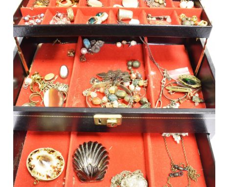 A CASED COLLECTON OF JEWELLERY to include vintage and modern silver and costume jewellery