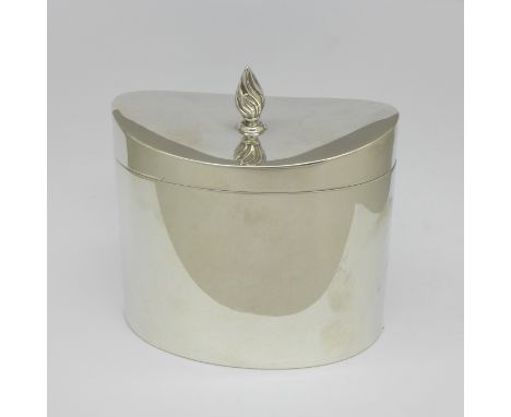 A silver tea caddy, Chester 1913, 131g