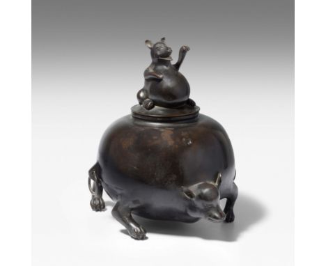 Koro in Form des "Bunbuku Chagama" Japan, Meiji-/Taishô-Zeit. Bronze. Räuchergefäss in der Form des Bunbuku Chagama, einem Te