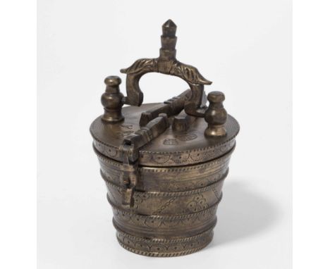 Kleines BechergewichtNürnberg, um 1730. Punze (Meerjungfrau) des Georg Scherb (Meister 1722). Bronze. Konisches, vierfach pro