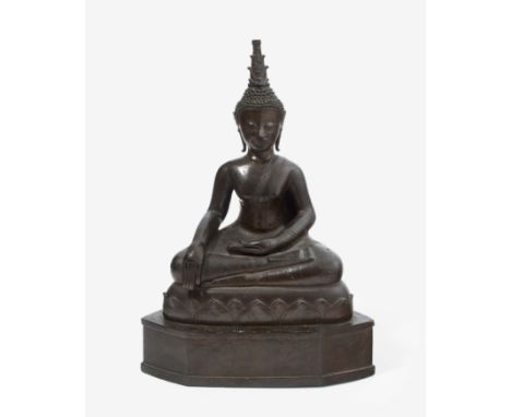 Sitzender BuddhaMyanmar, 19.Jh. Mandalay-Stil. Bronze. Auf hohem Sockel sitzender Buddha zeigt das Bhumisparsha-Mudra. Resten
