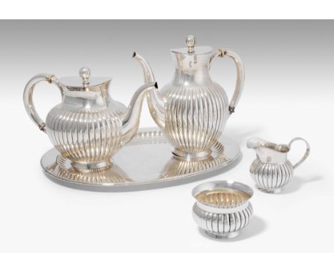 Kaffee-/TeeserviceSchwäbisch Gmünd, 20.Jh. Silber, 5-teilig. Meistermarke Gebrüder Deyhle. Ovoide Form mit eingezogenem Hals.