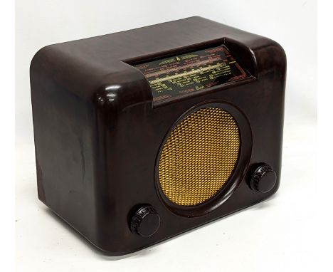 A vintage Bakelite Bush Radio, Type D. A. C. 90A. 30x17x23cm 