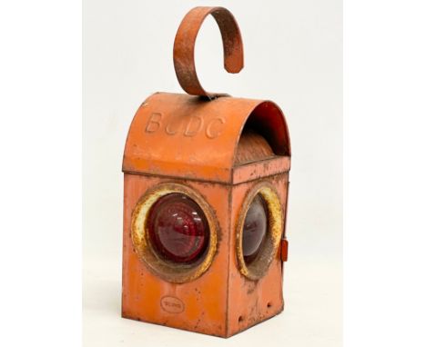 A vintage road lamp. 36cm 