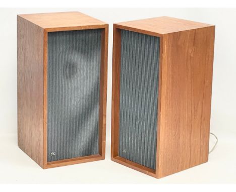 A pair of vintage Danish teak speakers by Bang &amp; Olufsen Hojttaler. Type-M. 3-5 OHM. 23x25x48cm 
