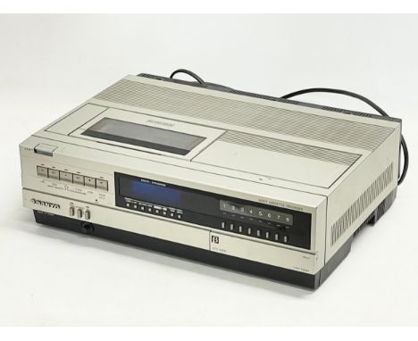 A vintage Sanyo Betacord VTC 5000 Video Cassette Recorder. 44x33x13.5cm 