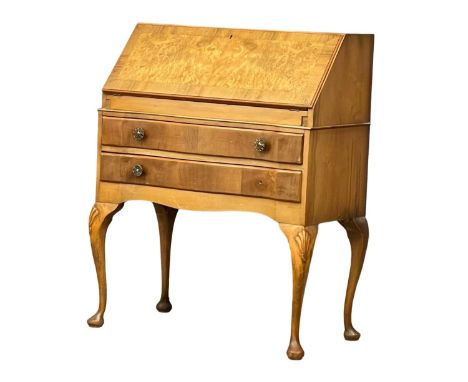 A vintage Georgian style walnut writing bureau. 78x45x98cm 