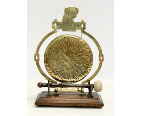 A vintage brass tabletop gong. 22x30cm 