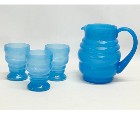 A vintage 4 piece bubble glass drinks set. Jug measures 19x18cm. Glasses 11cm 