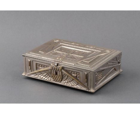 The hinged rectangular cover centred with figures playing flutes, bearing trays and a flask, velvet-lined interior5,5cm high,