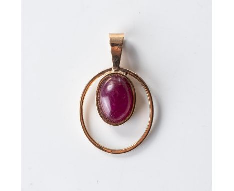 Bezel set to the centre with an oval cabochon ruby weighing approximately 2.0cts, in 9ct gold