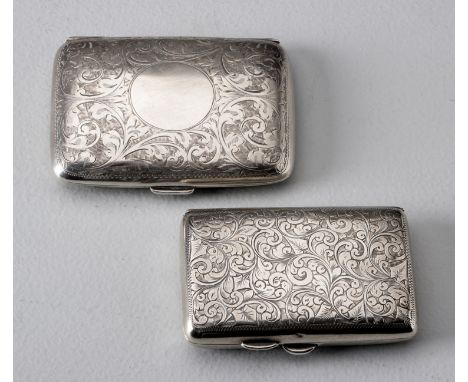 Rectangular, hinged cover, the body chased with scrolls and centred with a vacant cartouche, 8,5cm wide, 58g;  And a Cigarett