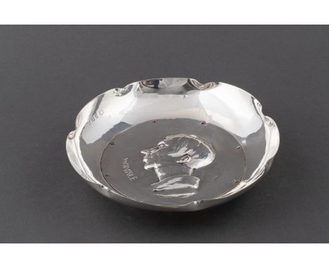 Circular, wavy rim, the base raised with a portrait of a man and inscribed 'WINKLE'14,5cm diameter, 120g