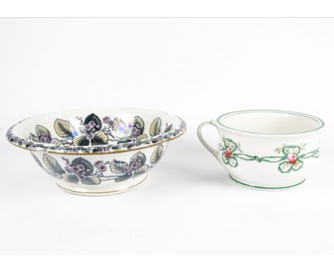 An 18th Century Davenport basin in the 'Nectarine' pattern, decorated with transfer printed leaves and blossoms alongside han