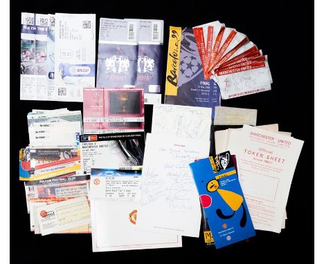 Football Memorabilia: A collection of assorted football memorabilia and tickets to include: Manchester United token sheets, p