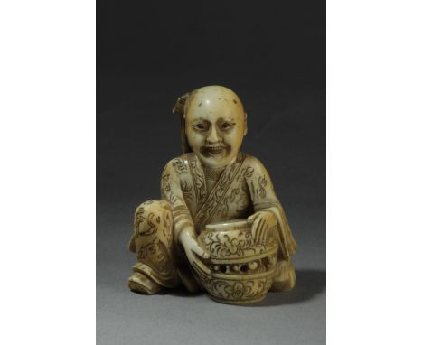 A 19th century Japanese netsuke from Meiji period. In carved ivory depicting a man seated on the floor and holding a stool or