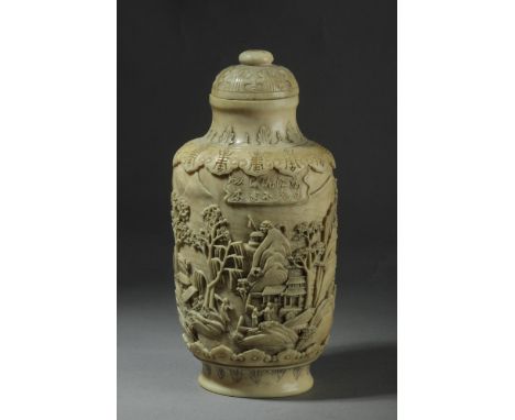 A first third of 20th century Chinese snuff bottle from Republic period. In carved ivory decorated with a continuous landscap