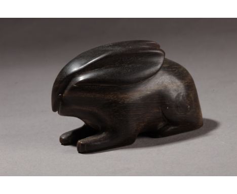 A Japanese netsuke circa 1900 from Meiji period. In carved horn portraying a resting hare, 2,9 cm. high.