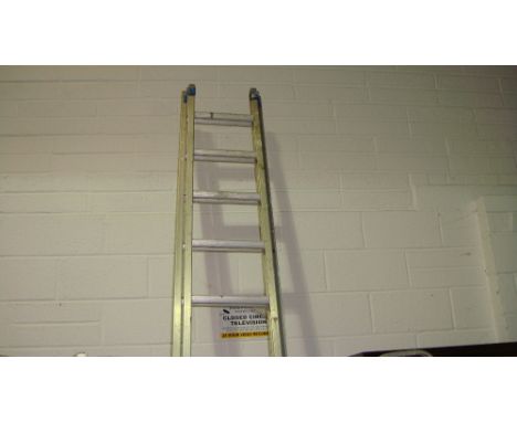 Aluminium extending ladder & Ankalad support