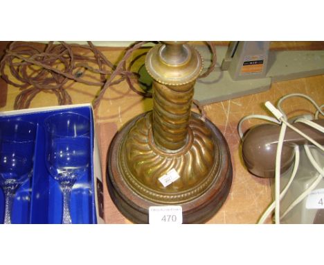 Late 19th early 20th century brass barley twist desk lamp