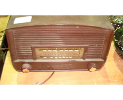 Vintage bakelite Murphy radio